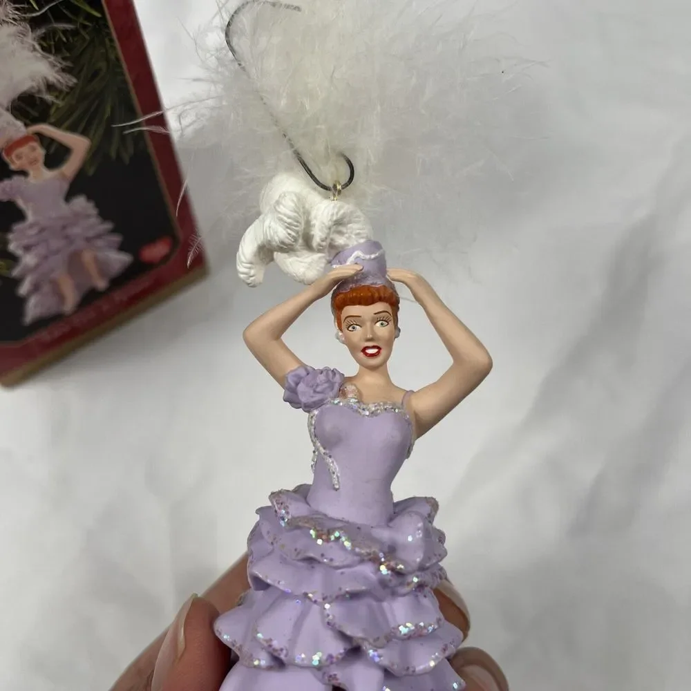 1999 I LOVE LUCY Hallmark Keepsake Christmas Ornament Lucy Gets In Pictures VTG‎